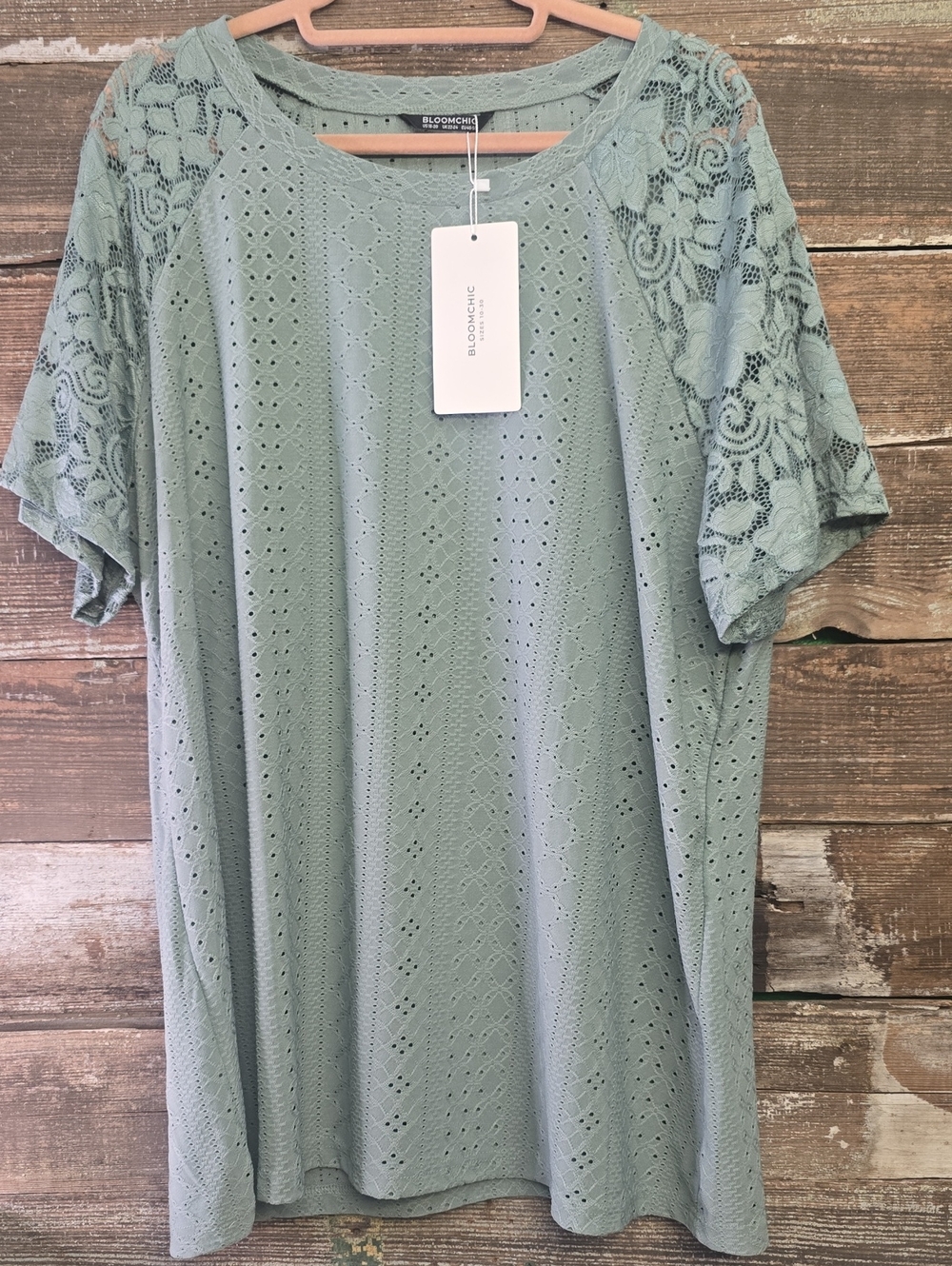 Bloomchic Mint Green Lace Sleeve Women's Top, Size 18/20, NWT